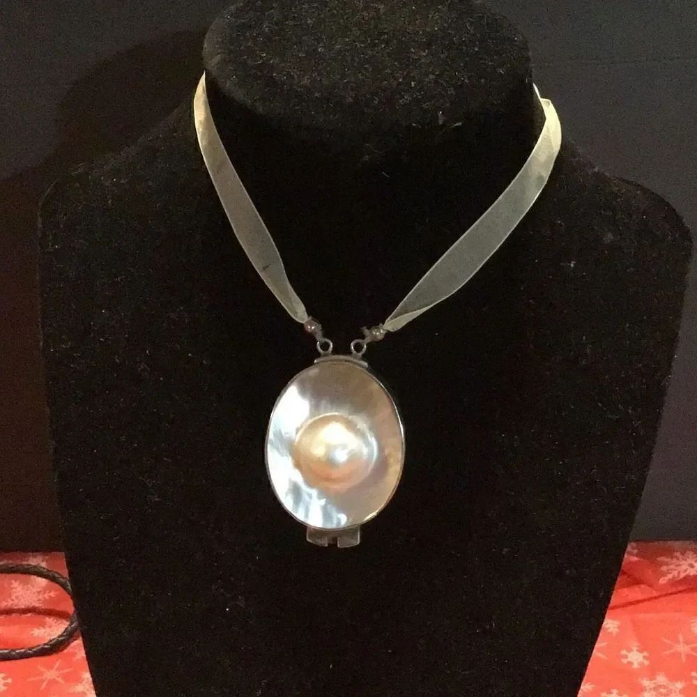 Vintage sterling silver and mother of pearl ribbon chocker necklace